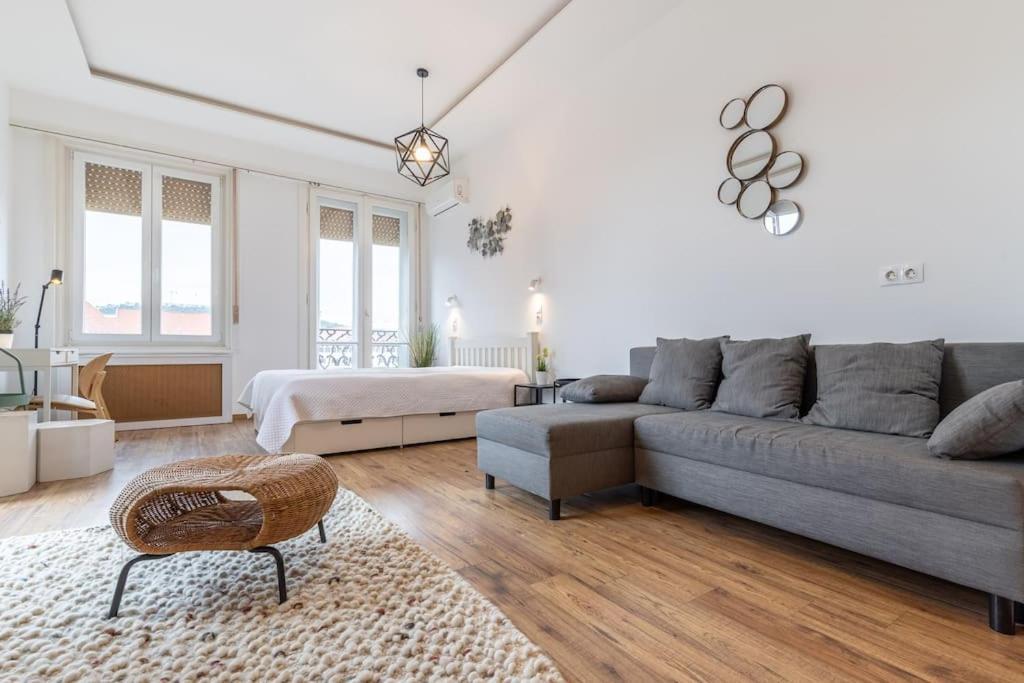 Midtown Gleaming Apartment Budapest Exterior photo