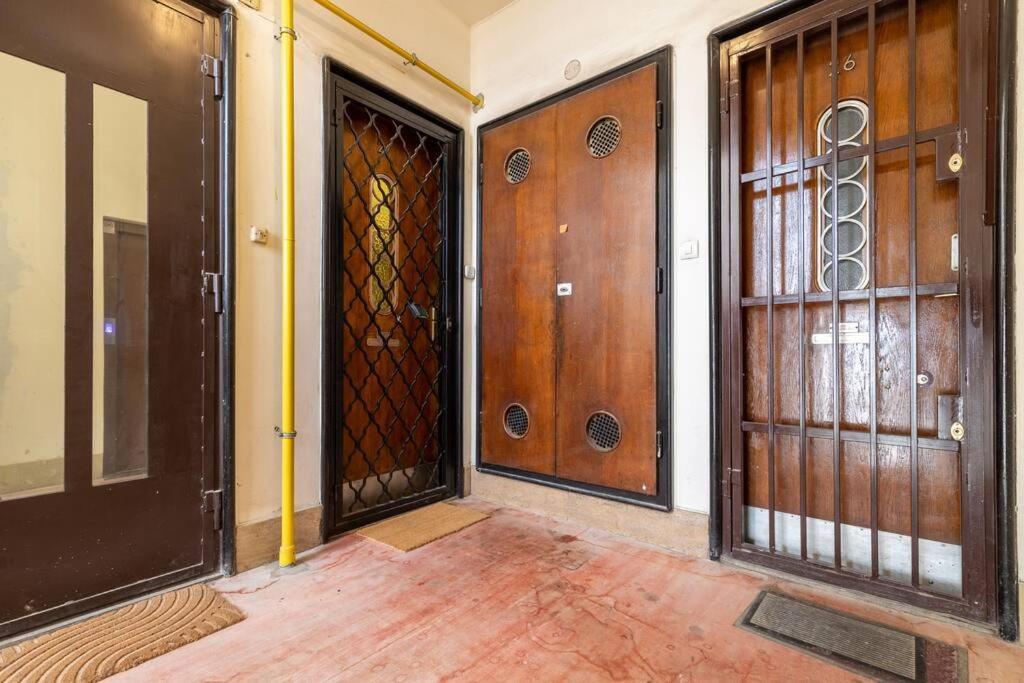 Midtown Gleaming Apartment Budapest Exterior photo