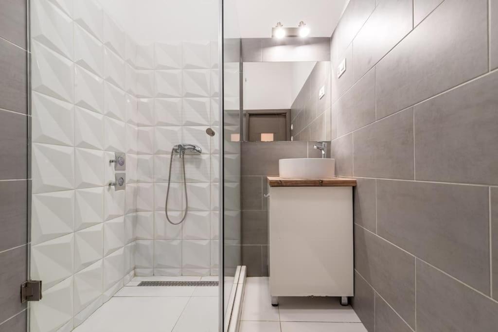 Midtown Gleaming Apartment Budapest Exterior photo